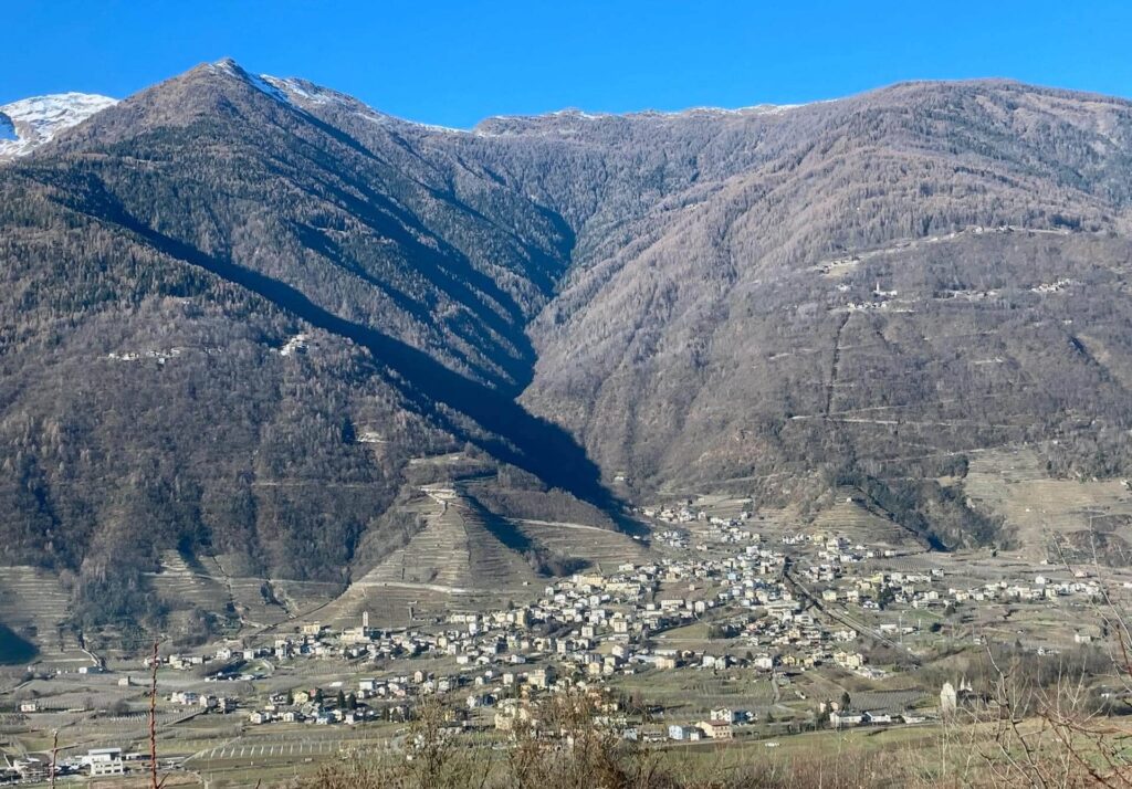 il paese di bianzone in valtellina
